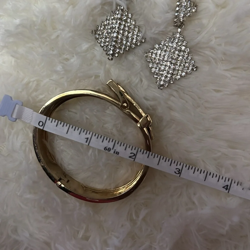 NWOT Earring and bracelet set